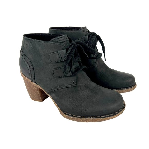Clarks Womens Carleta Lyon Black Oily Leather Ankle Bootie Chunky Heel size 5.5 - Picture 1 of 16